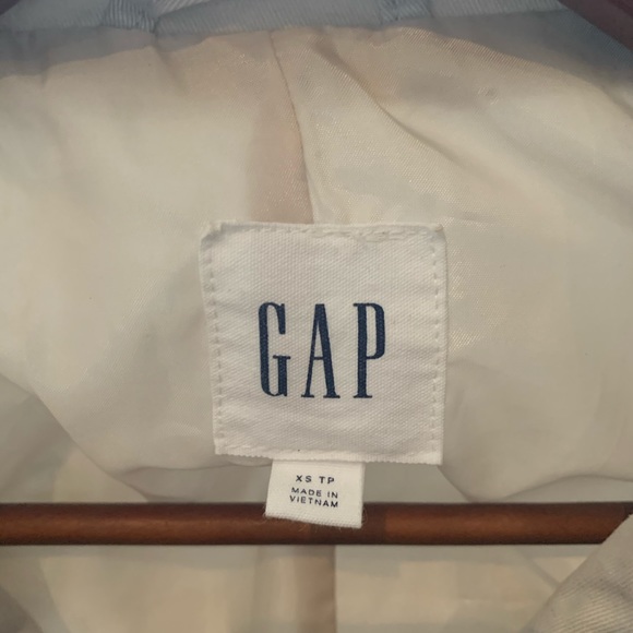 Gap Trenchcoat - Picture 2 of 4